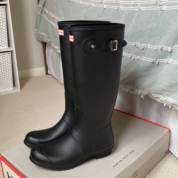 Tall Hunter rain boots - Picture 3 of 11